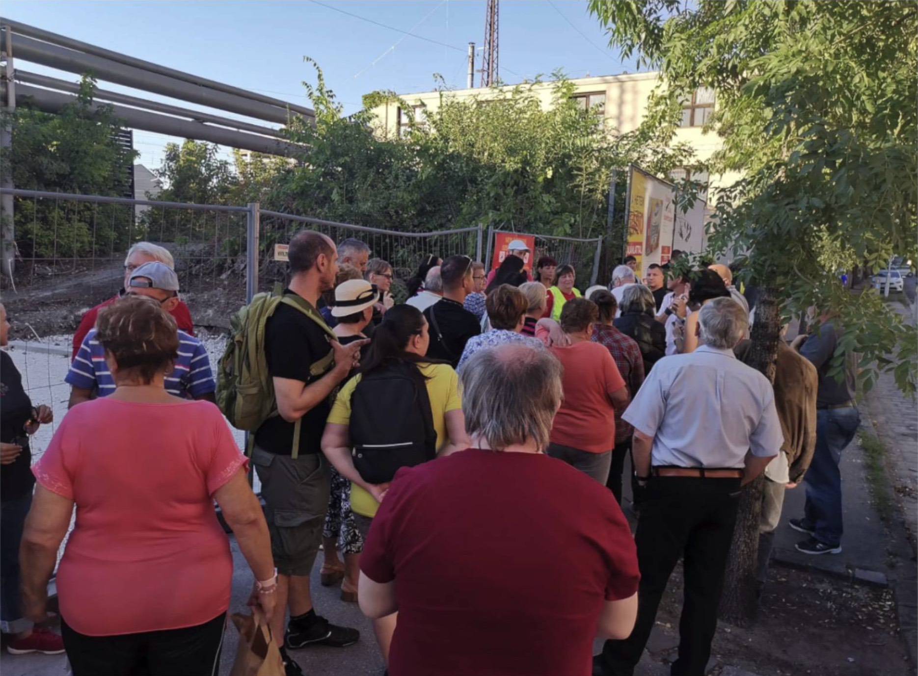 Tiltakozás a szeméttarolónál