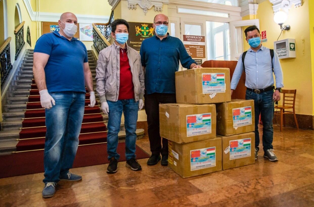 10.000 maszk adományozás 1